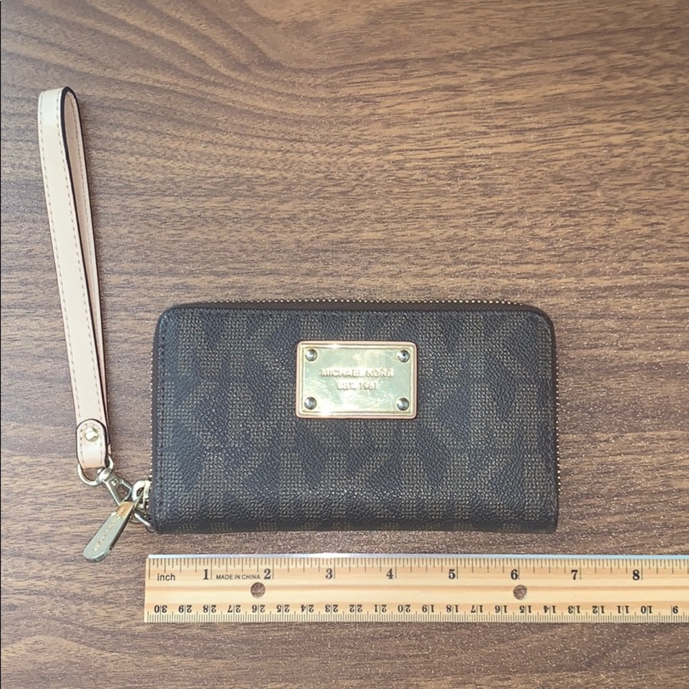 Michael Kors wristlet